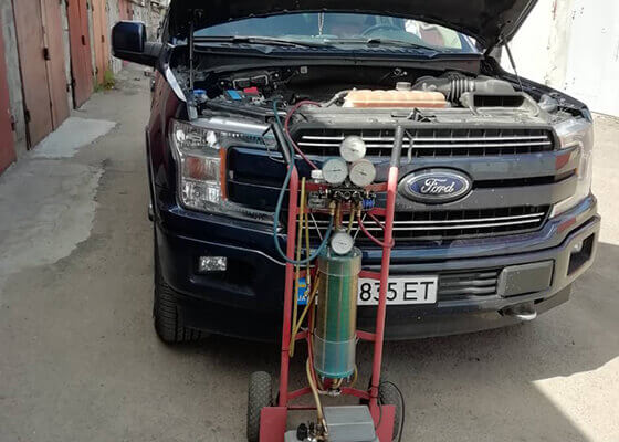 Заправка кондиціонера у Ford F-150 2017 року