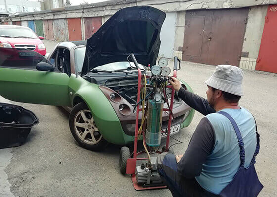 Заправка кондиціонера у Smart Roadster 2004 року